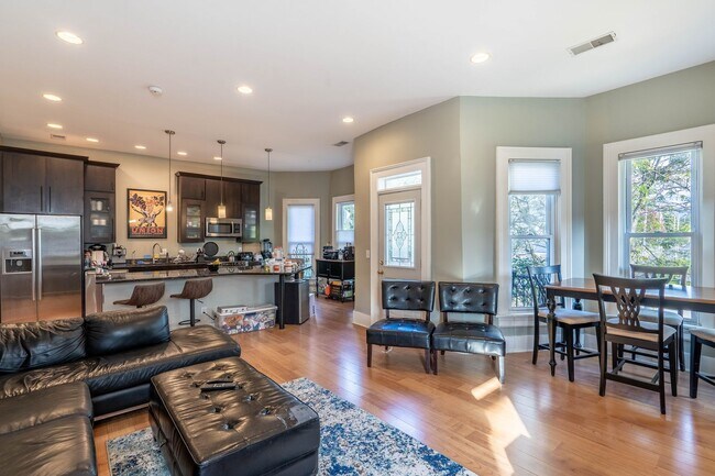 Foto del edificio - 1371 N High St