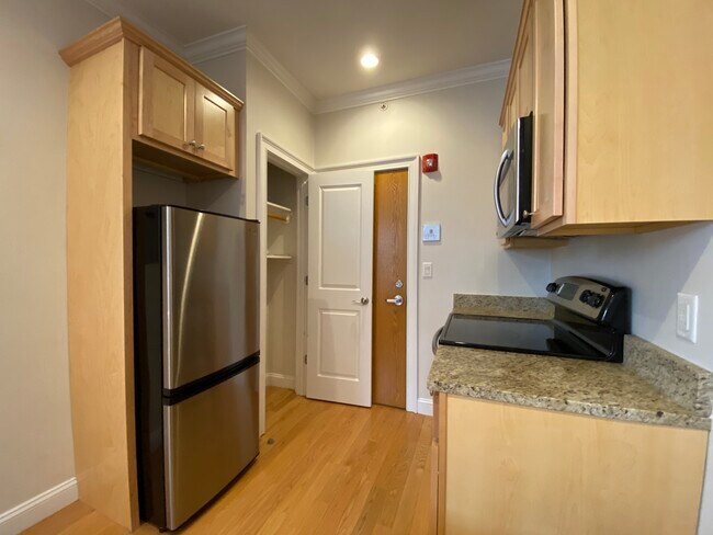 Building Photo - 44 N Bennet St