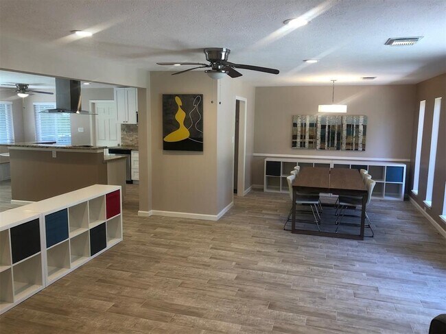 Foto del edificio - 25610 Spring Ridge Dr