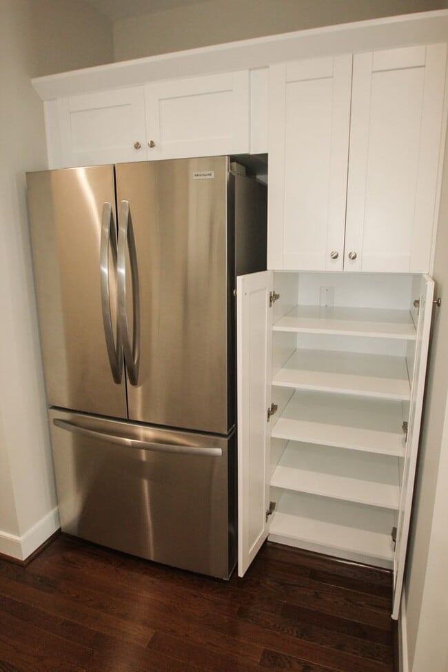 Building Photo - 1505 W Cary St