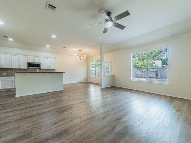 Foto del edificio - 18705 Falcon Pointe Blvd