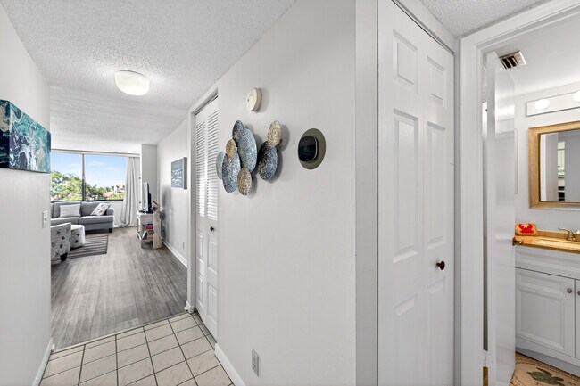 Building Photo - 6218 Palma del Mar Blvd S