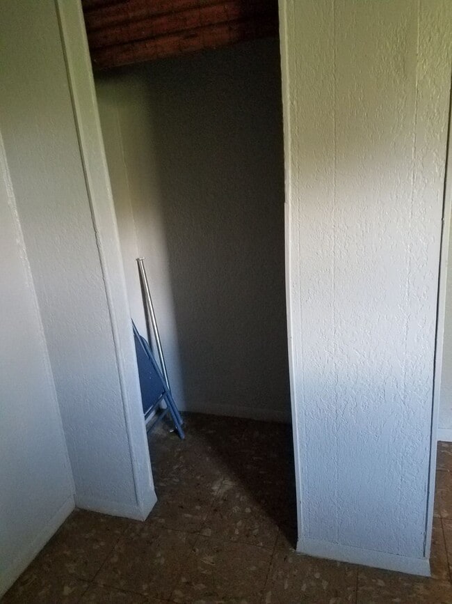 Building Photo - 2055 W Summit Unit D