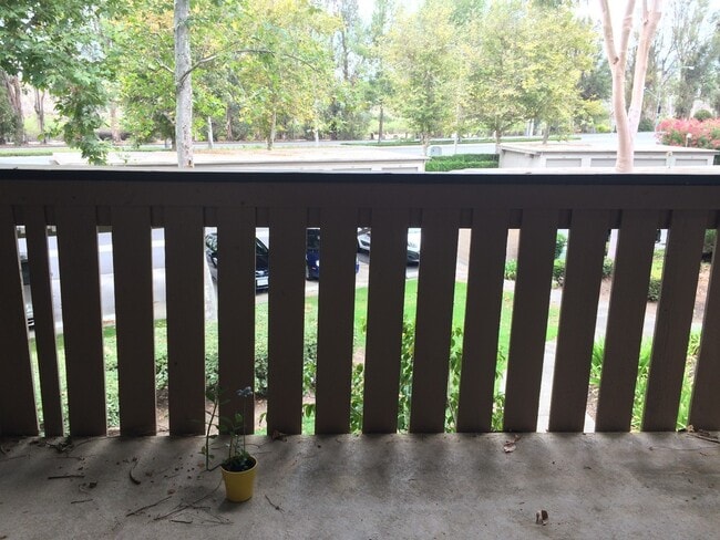 Building Photo - Spacious 1 Bedroom Unit in Pheasant Creek