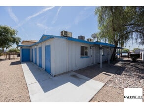Building Photo - 936 W Roma Ave