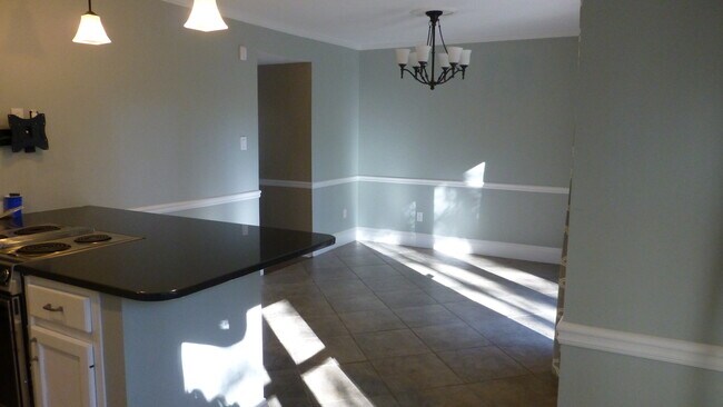 Foto del edificio - 2 Bedroom Townhouse with Two-Car Garage