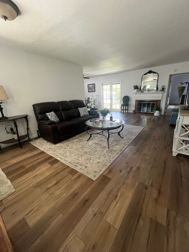 Building Photo - Single Family Furnished Home for Lease
