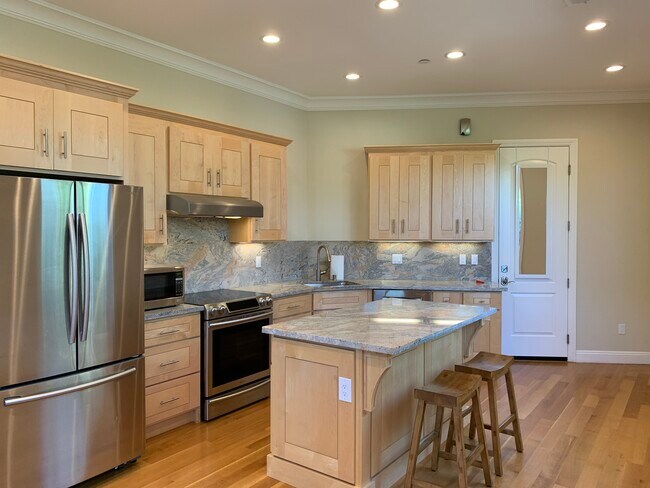 Building Photo - 260 Fairfield Ct