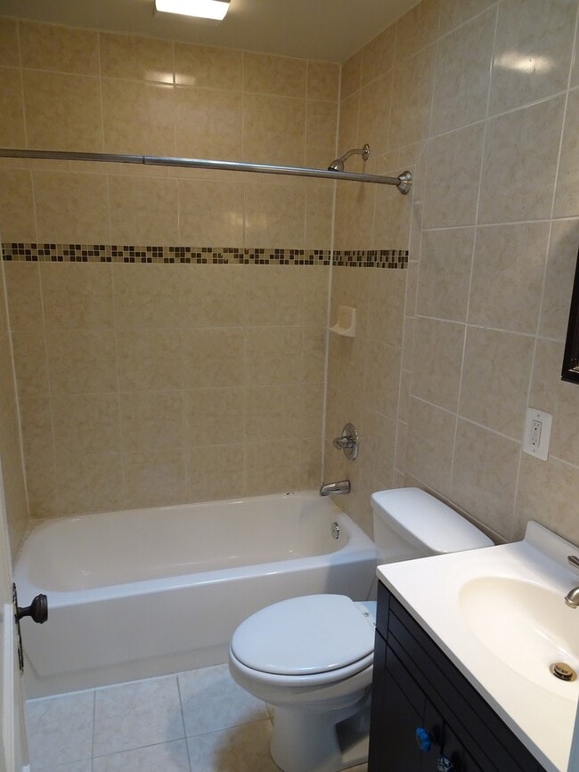 Building Photo - 3 Bedroom 1.5 Bath Townhouse  w/ parking at the NOMA Metro Station