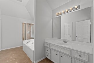 Building Photo - 12850 Pecan Shores Dr