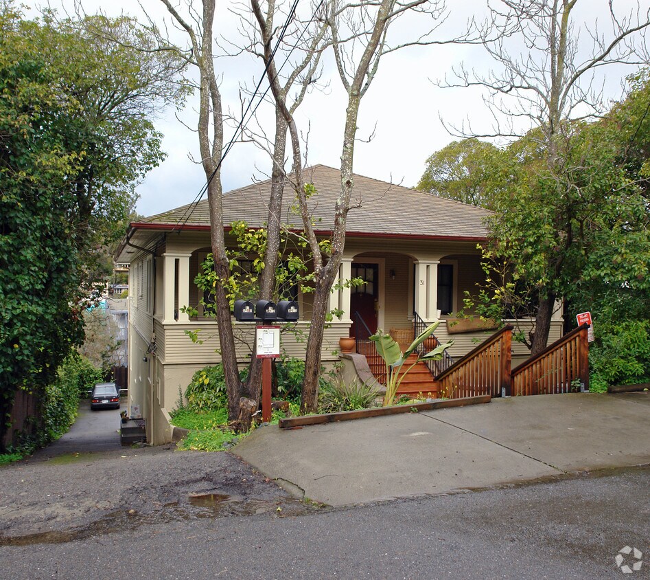 Building Photo - 31 Valencia Ave