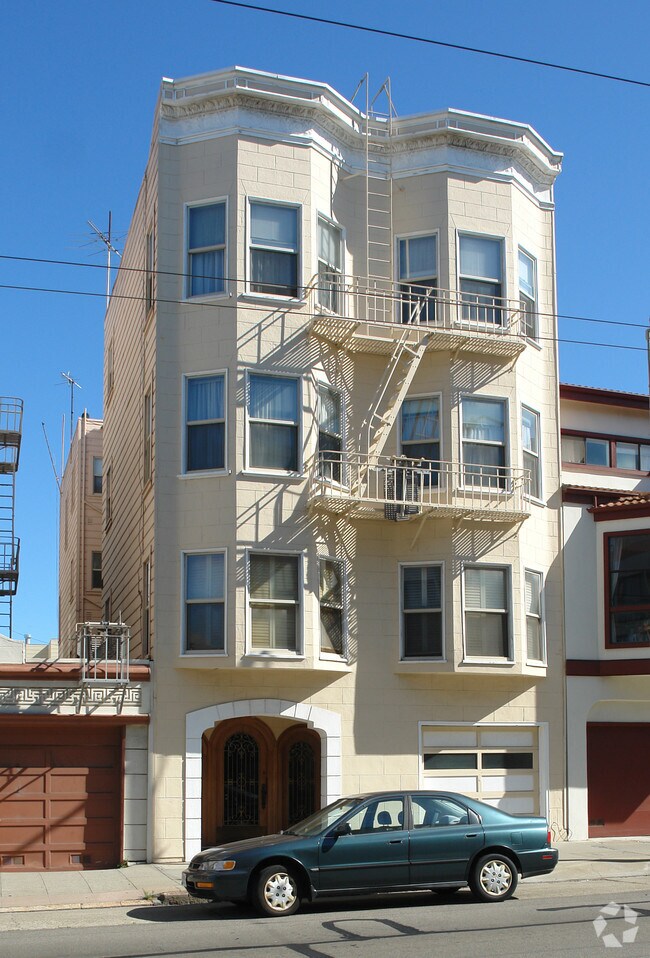 Building Photo - 1670 Chestnut St