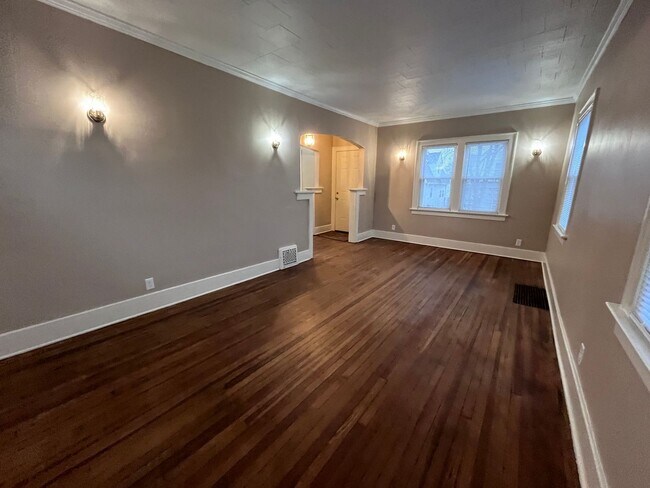 Foto del edificio - 801 Runnion Ave - Three Bedroom Two Story ...