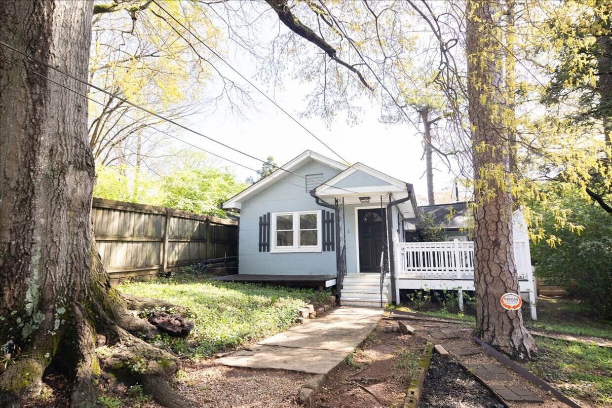 Primary Photo - Beautifully Renovated 2/1 in Desirable Gra...