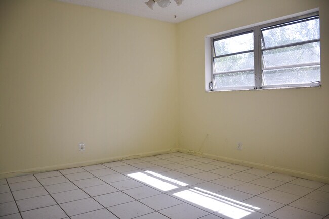 Foto del edificio - 1718 Juno Rd