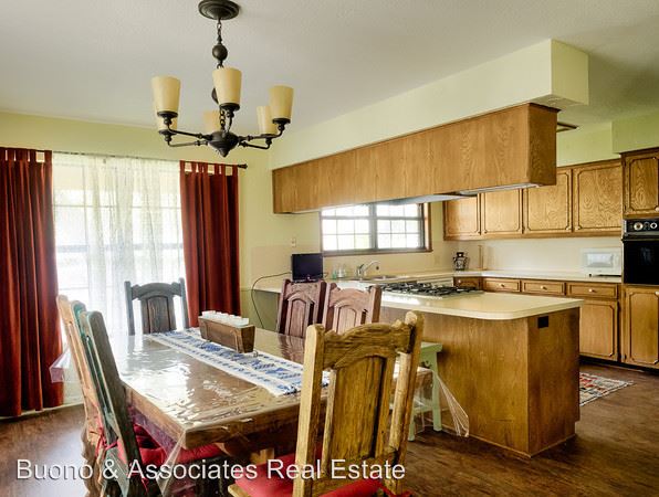 Building Photo - 304 Vale St