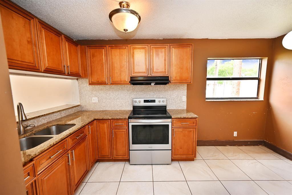Primary Photo - 4088 Lakeside Dr