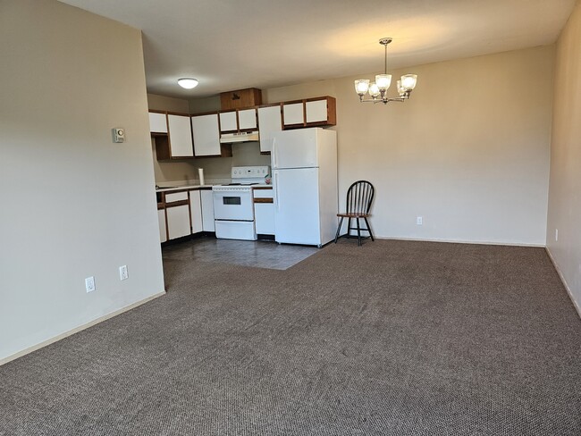 Building Photo - 45669 McIntosh Dr