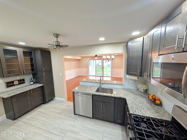 Building Photo - 177 Tulip Ln