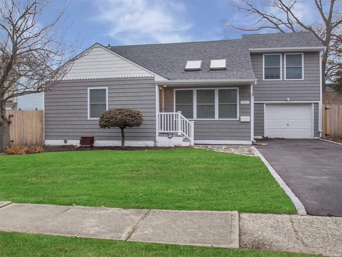 11 Pratt St, West Babylon, NY 11704 House Rental in West Babylon, NY