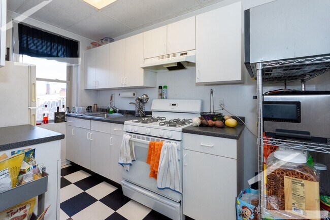 Foto del edificio - 112 Brainerd Rd