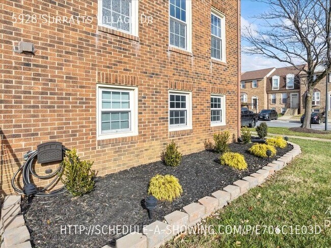 Building Photo - Spacious Single Family home with outdoor s...