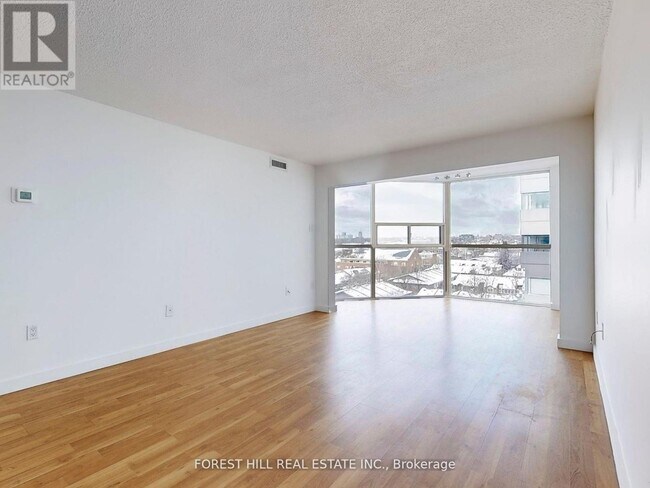 Photo du bâtiment - 725-725 King St W