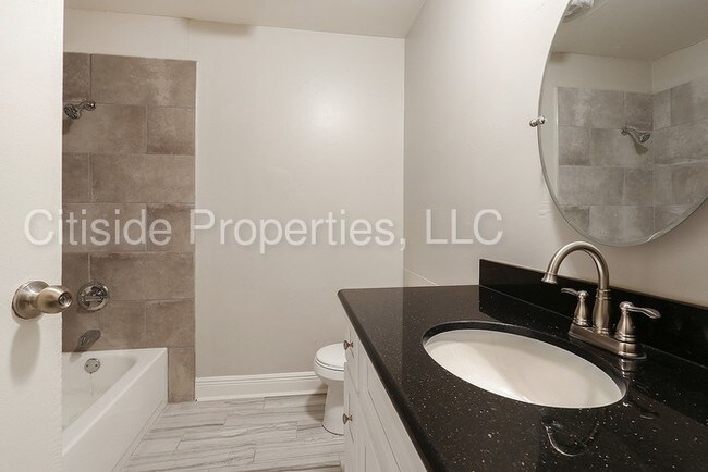 Foto del edificio - 2447 Brownlee St