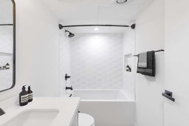 Building Photo - 2062 Dracena Dr
