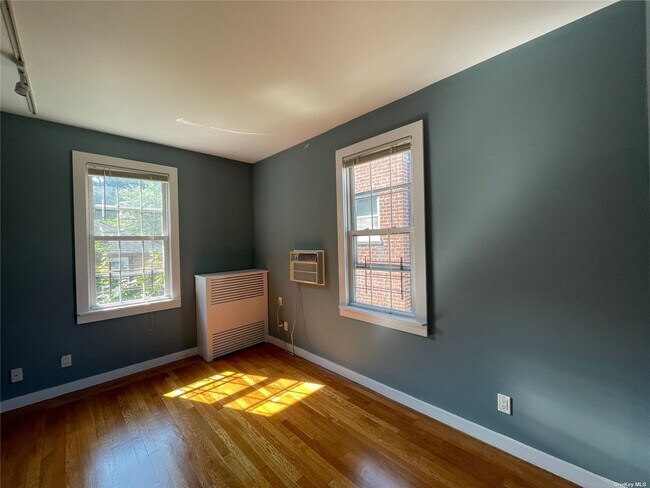 Foto del edificio - 5643 Mosholu Ave