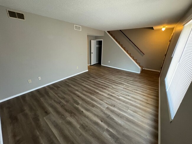 Foto del edificio - Updated Townhome located in SE Springfield...