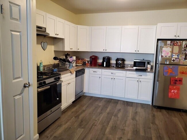 Building Photo - 351 Hildreth St