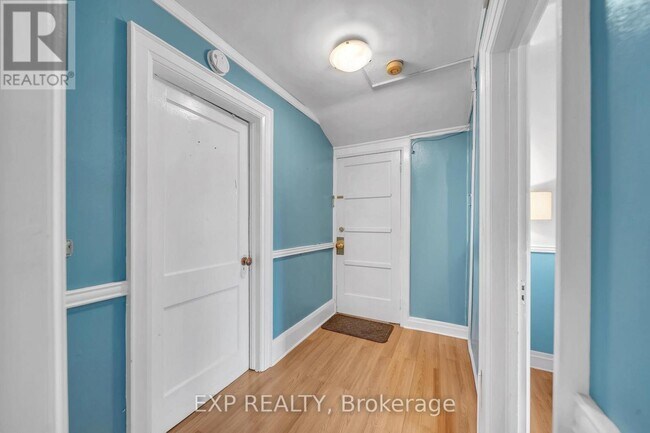 Photo du bâtiment - 896 Avenue Rd