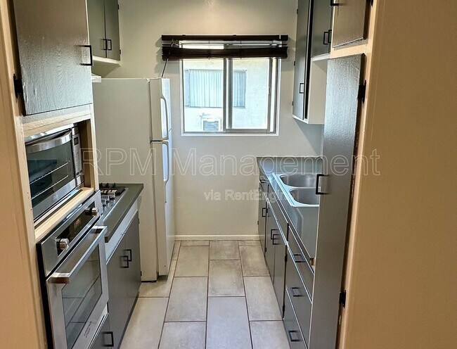 Foto del edificio - 18611 Clark St