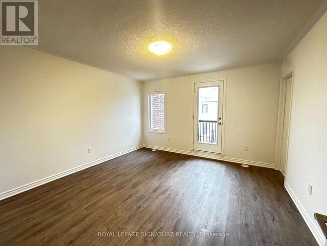 Photo du bâtiment - 1259 Lily Cres