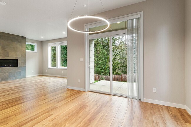 Foto del edificio - Like New!  Upgraded finishes Throughout!  ...
