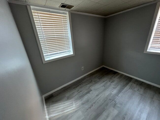 Photo - Broadview Dr / Room for Rent House