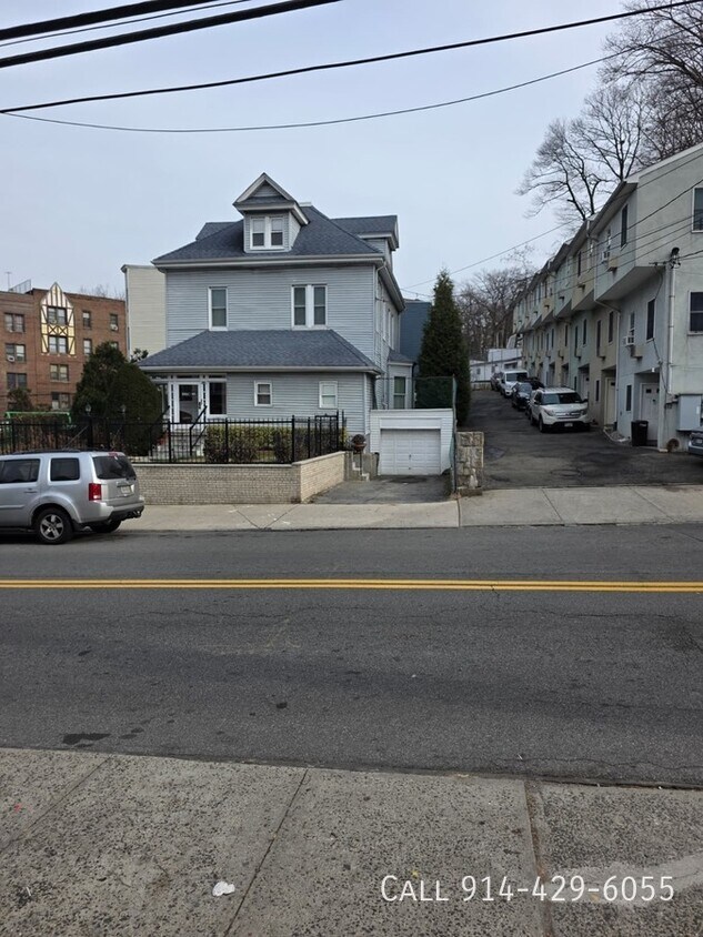 Foto del edificio - 609 Van Cortlandt Park Ave