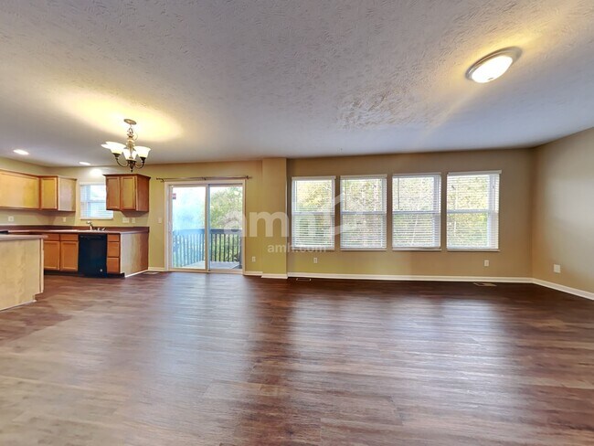 Foto del edificio - 755 Elm Tree Dr