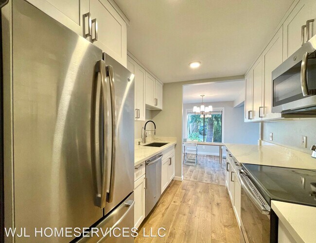 Building Photo - 2 br, 2 bath House - 9902 NE 124th St Unit...