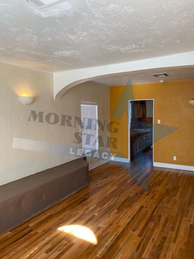 Foto del edificio - Updated 2 bedroom with refrigerated air!