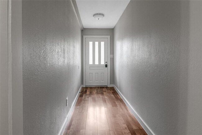 Foto del edificio - 7638 Parker Rd