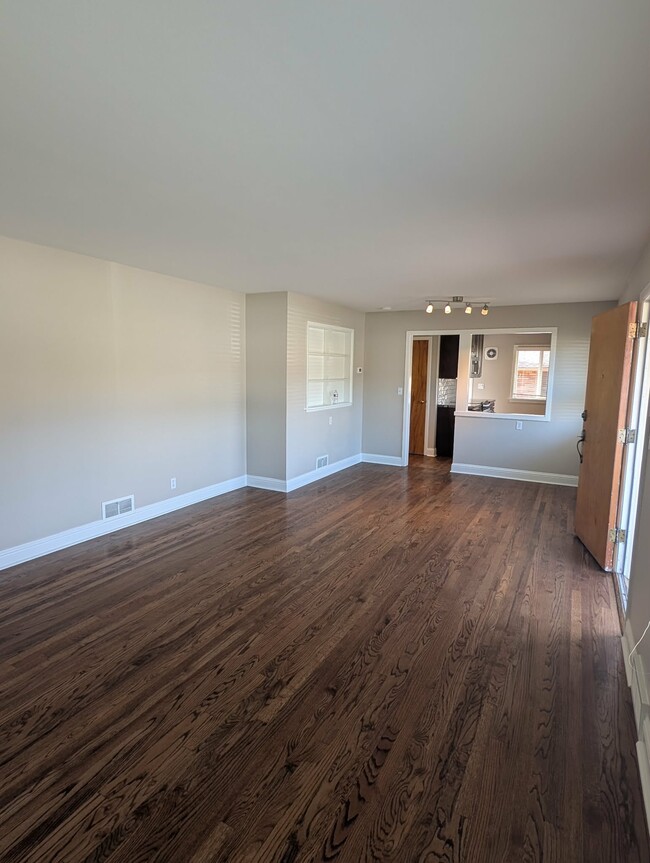 Living room 1 - 2907 W Princeton Ave