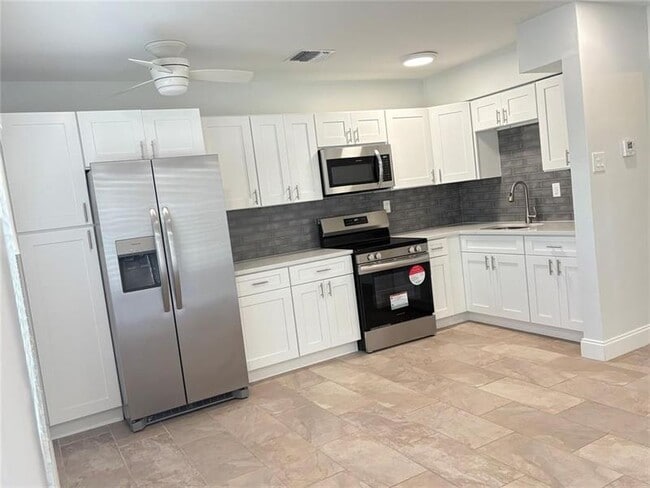 Building Photo - 4336 N Ocean Dr