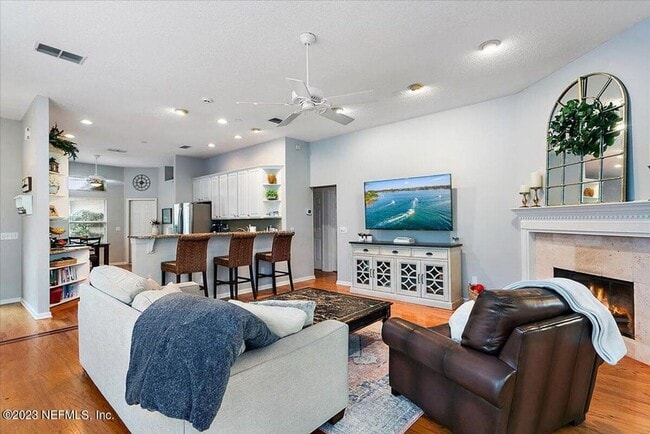 Building Photo - Beautiful home with golf course views in l...