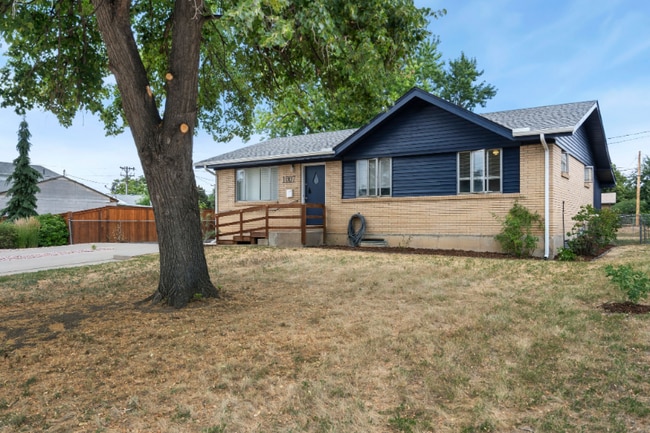 Photo - 1007 Redwood Dr House