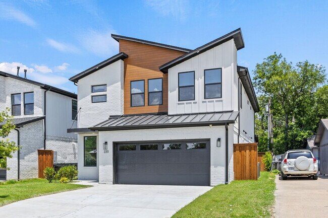 Building Photo - 220 E Park Dr