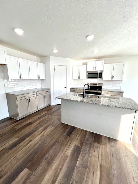 Island, Dishwasher, Pantry - 800 Hoffman Hills Blvd