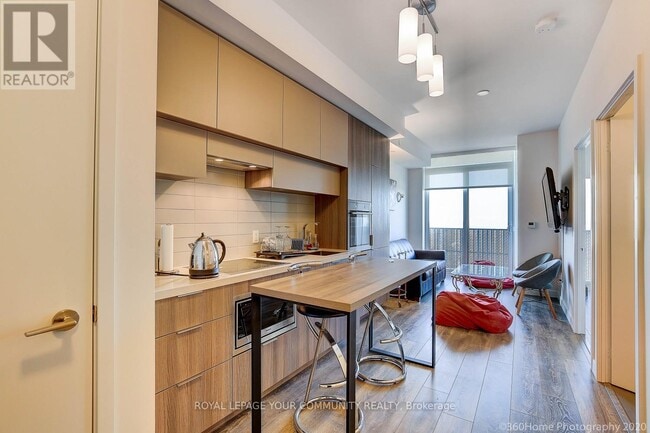 Building Photo - 4504-4508 EGLINTON Ave