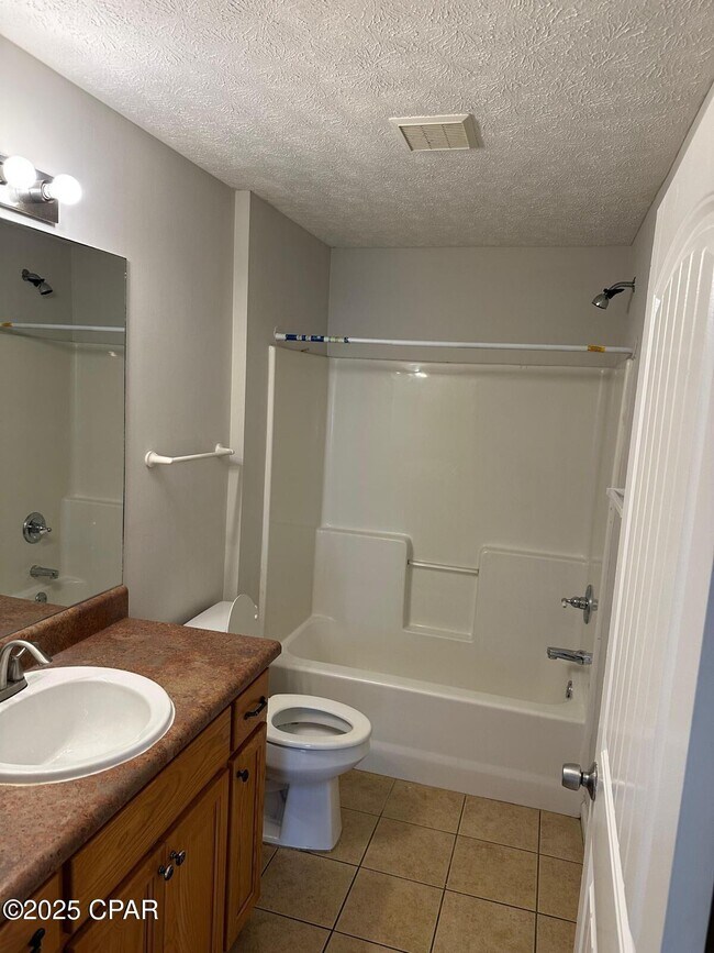 Foto del edificio - 728 Mulberry Ave